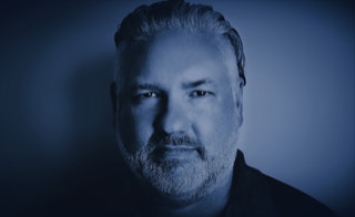 Geschäftsführung - Marcel Sternke - Managed die Elmo Group mit Herz und Verstand - Schwarz-weiss Portrait Marcel Sternke