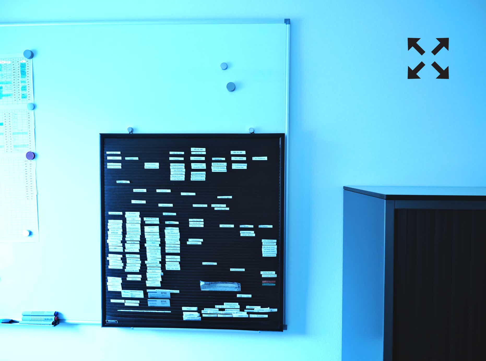 Abbildung: Foto Impression Büro ELMO GROUP Planungsboard und Magnetwand