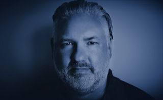 Gesch&auml;ftsf&uuml;hrung - Marcel Sternke - Managed die Elmo Group mit Herz und Verstand - Schwarz-weiss Portrait Marcel Sternke