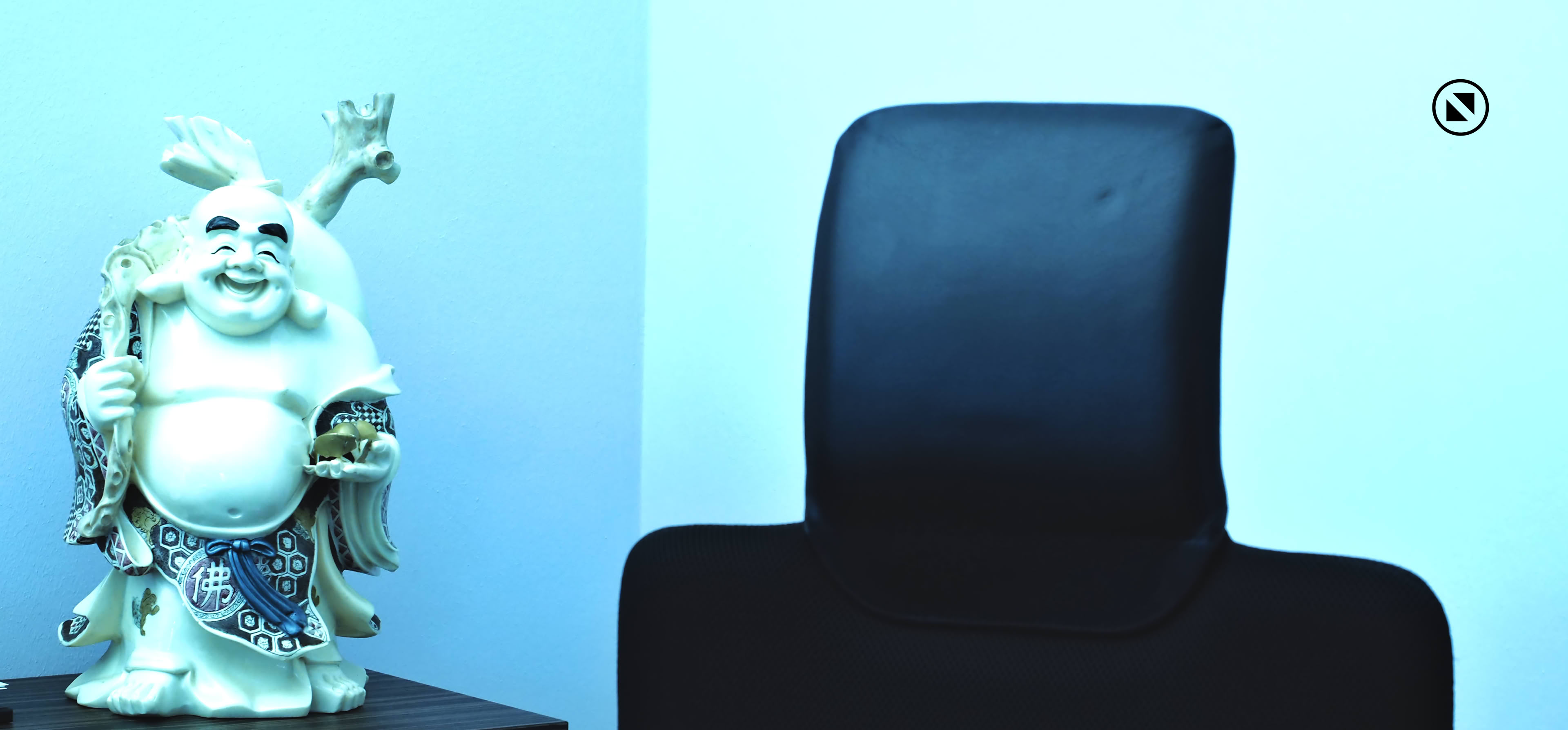 Abbildung: Foto Impression Chefb&uuml;ro ELMO GROUP Buddha auf Sideboard
