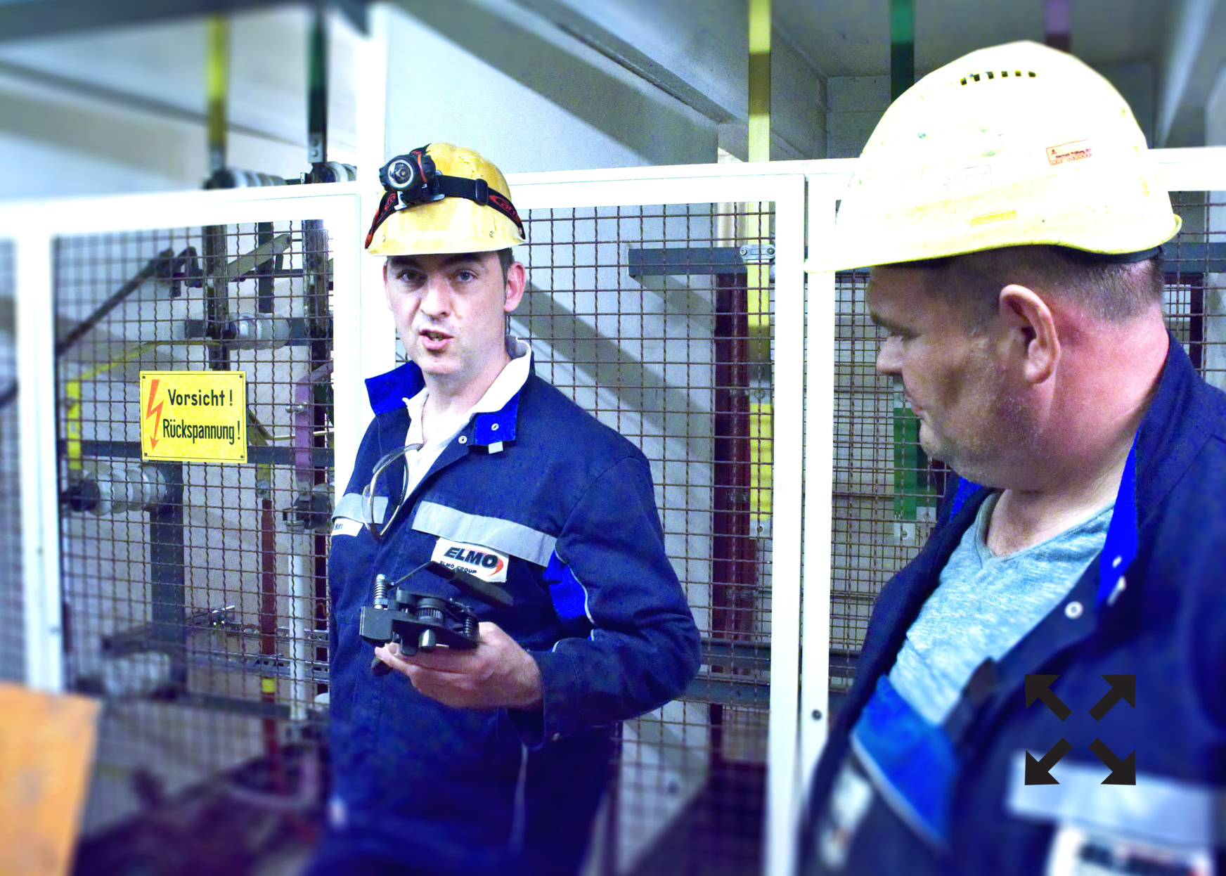 Abbildung: Foto ELMO GROUP Mitarbeiter Pierre Mohr und Diether Posniak im Gespr&auml;ch auf Kundenbaustelle