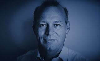 Gesch&auml;ftsf&uuml;hrung - Stefan Burger - Das technische Mastermind der Elmo Group - Schwarz-weiss Portrait Stefan Burger